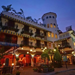 Hotel Florentina by night