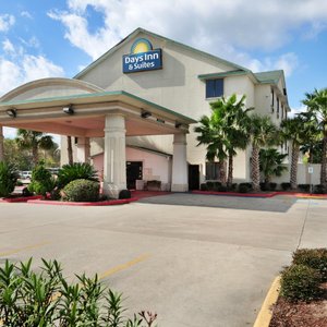 Days Inn & Suites