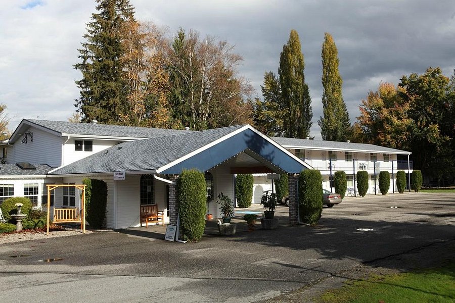 ANCHOR RIVERFRONT MOTEL - Prices & Hotel Reviews (Sicamous, British