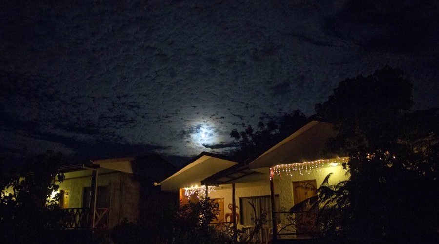 Mana Nui Inn by night