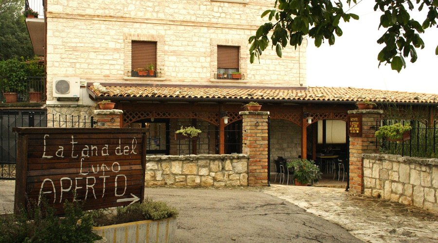 The entrance to the restaurant
