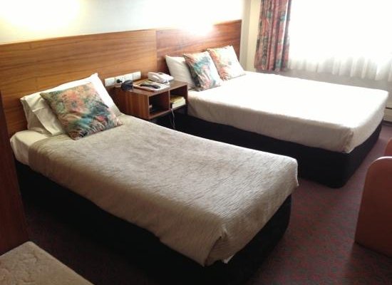 bedroom with one queen and one single bed