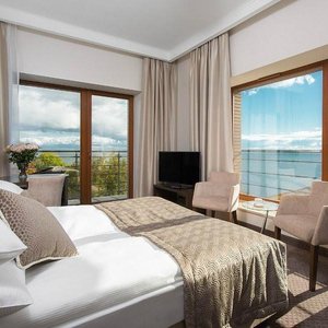 Hotel Rozany Gaj in Gdynia, image may contain: Bed, Penthouse, Chair, Monitor
