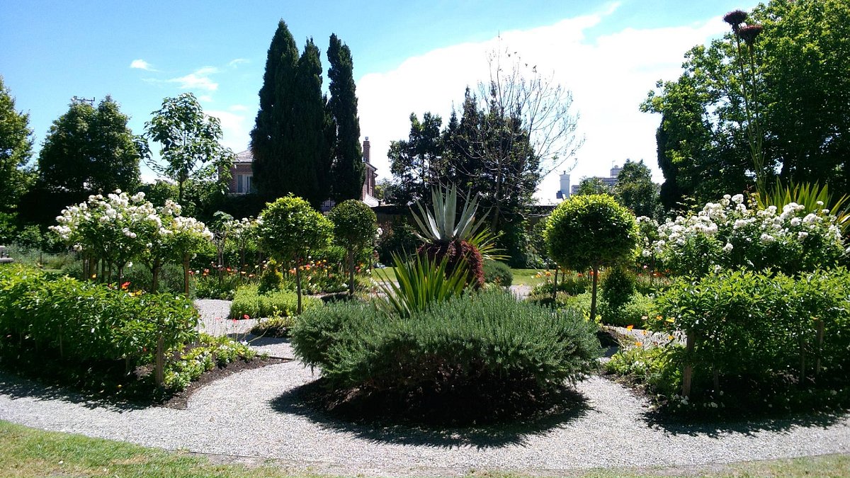 Victoria Gardens in Brighton City Centre - Tours and Activities