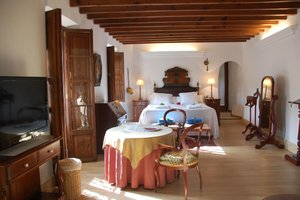 Room & Suite