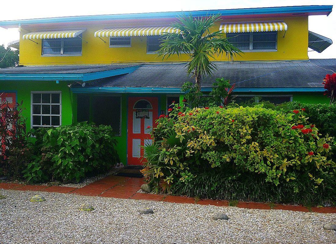 Eldemire's Tropical Island Inn by null