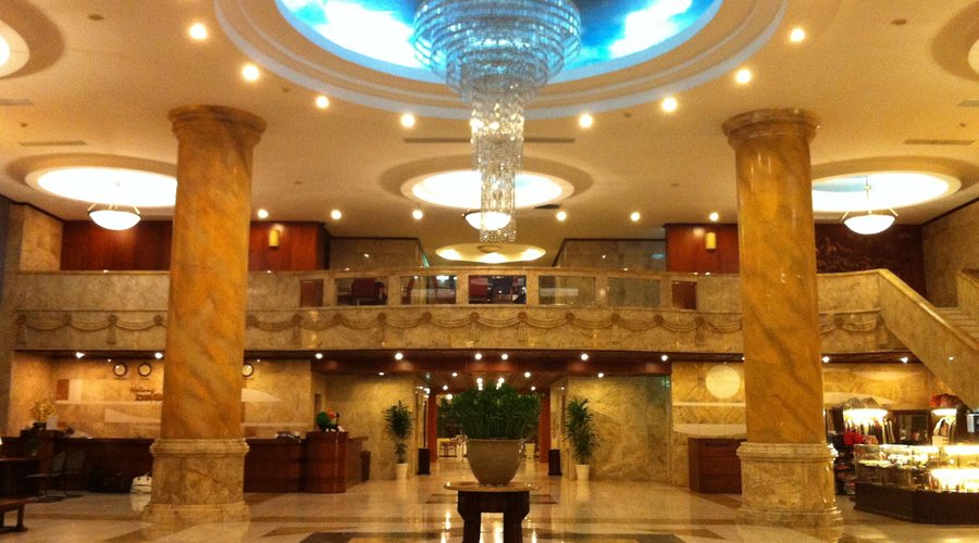 hotel hall

