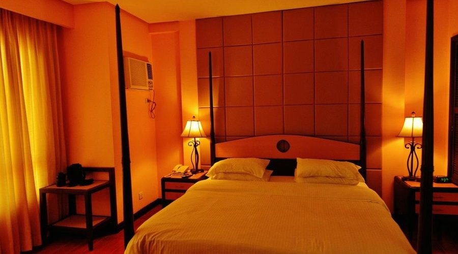 Beautiful room. Frustrating service.
