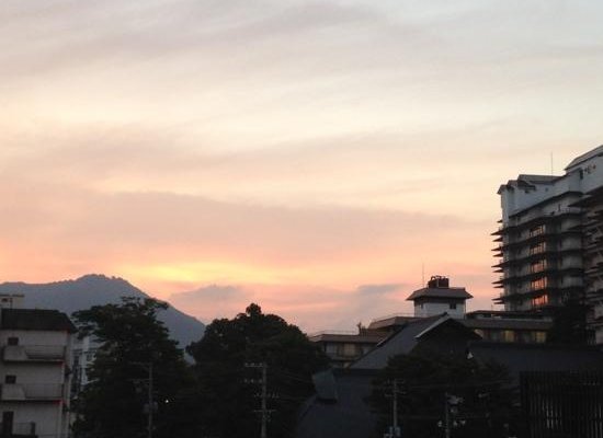 窓からの夕焼け
