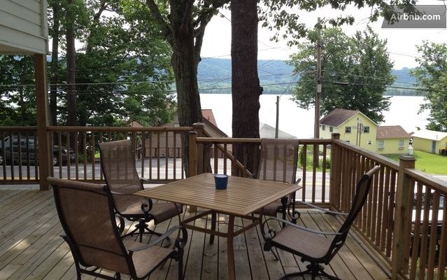Have breakfast overlooking the lake!