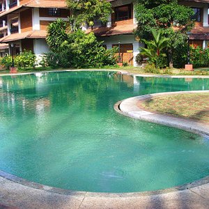 The Raviz Kadavu in Kozhikode, image may contain: Hotel, Resort, Villa, Pool