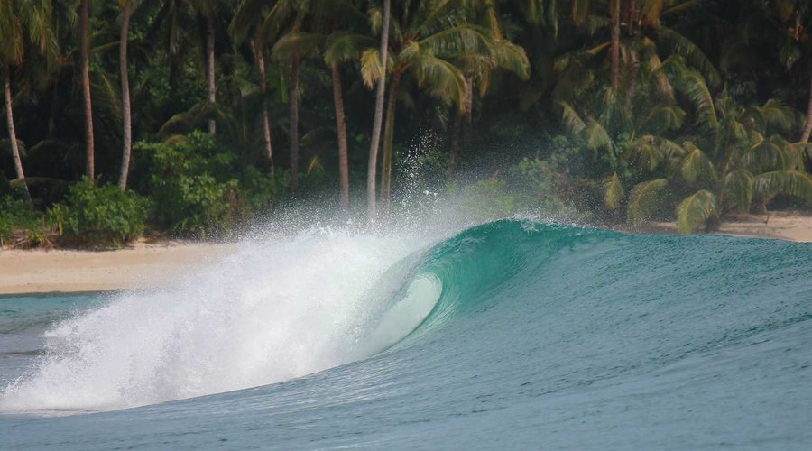A Very fun wave very close to the Retreat