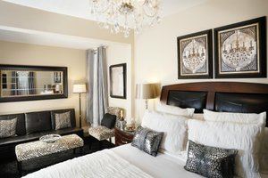 Room & Suite