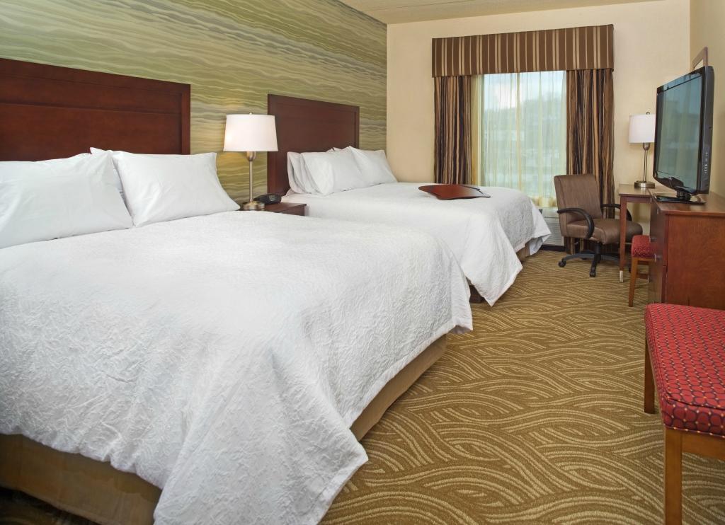Hotel photo 1 of Hampton Inn & Suites Pittsburgh/Waterfront-West Homestead.