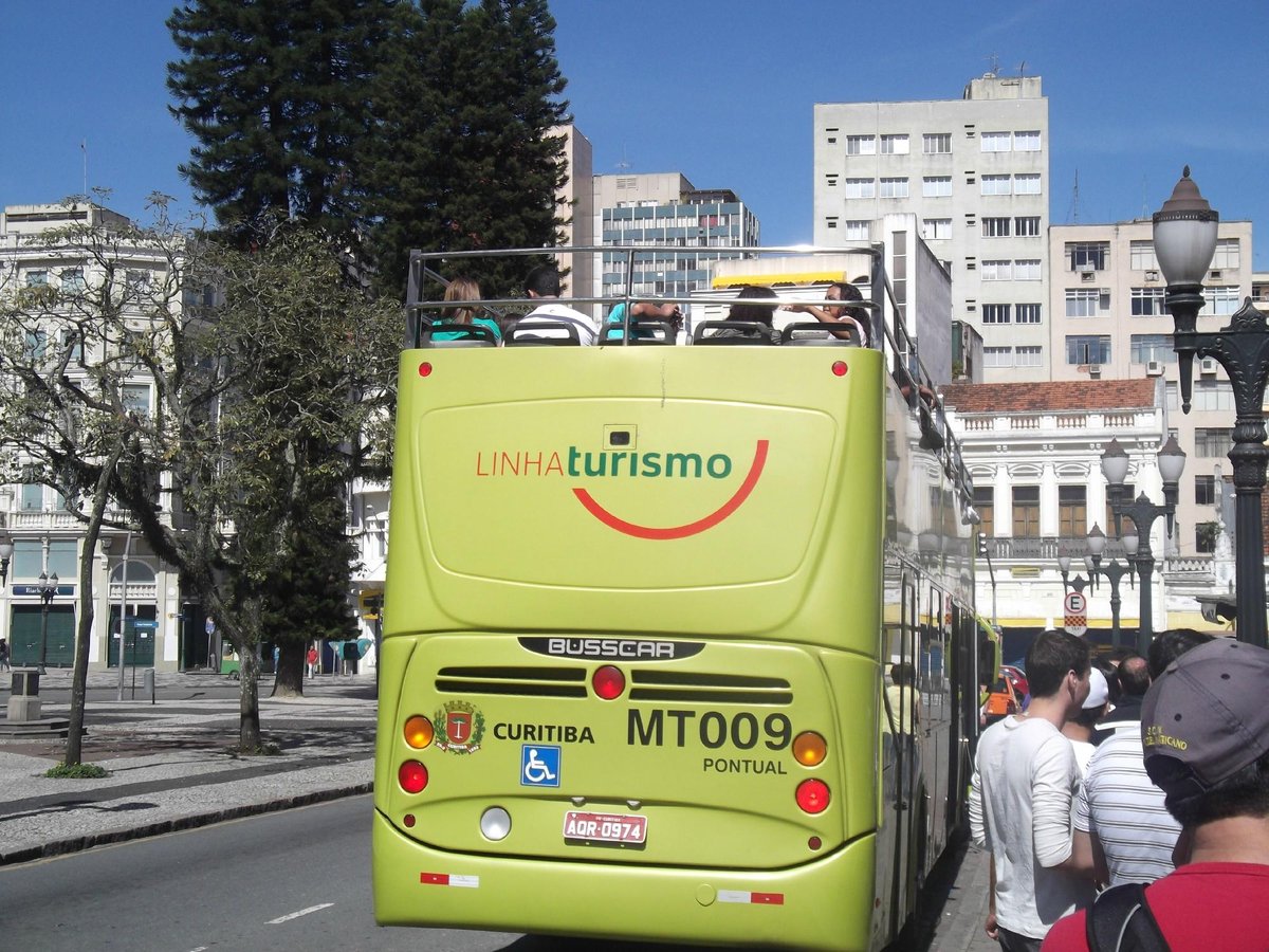 Linhas de ônibus de Curitiba têm nomes curiosos e bizarros. Veja e  divirta-se!