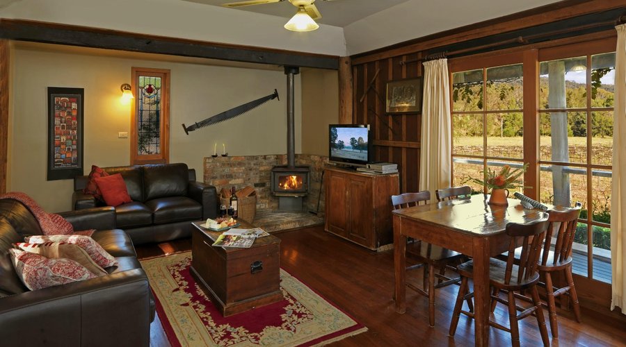 Timbercutter's Cottage with all the comforts of home