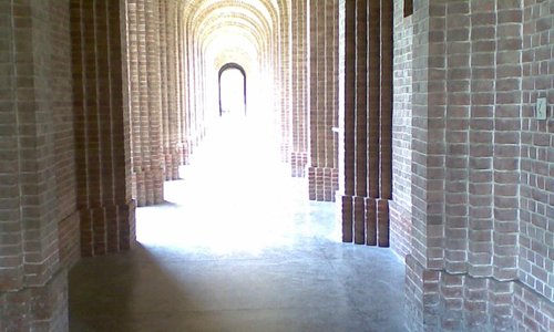Round pillars
