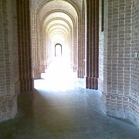 Round pillars