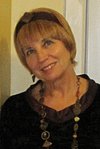Glynis E