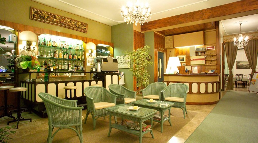 Il bar e la reception