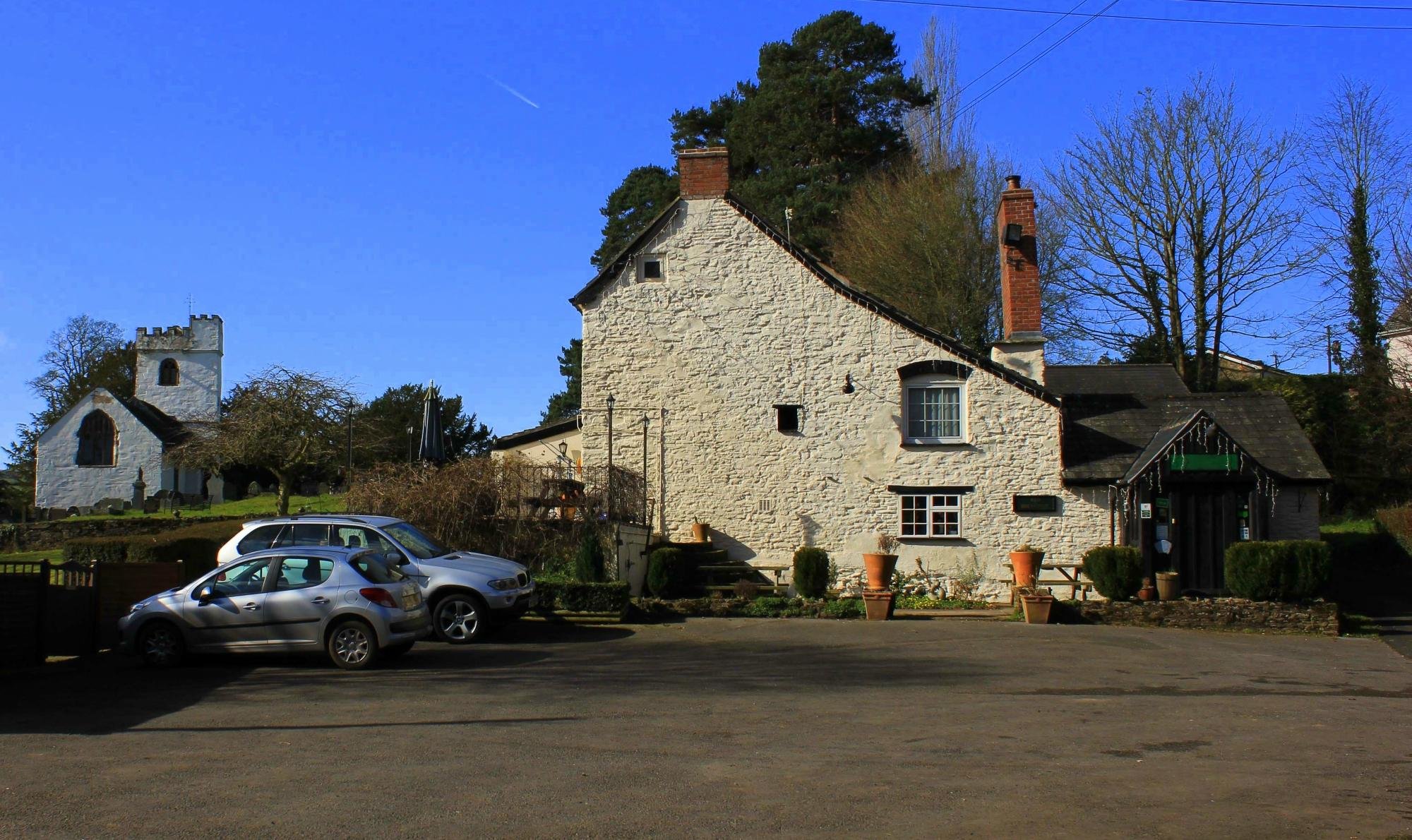 THE HUNTERS MOON INN - Updated 2022 (Llangattock Lingoed)