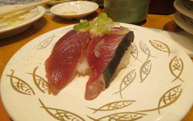 white plates 150 yen
