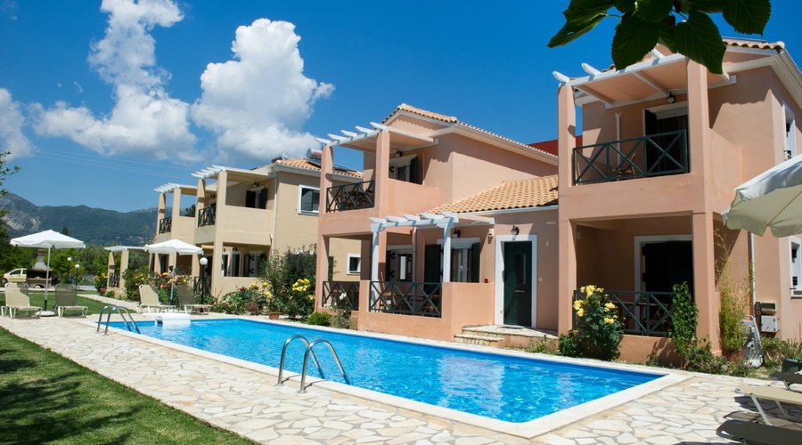 the garden of heliotropia houses