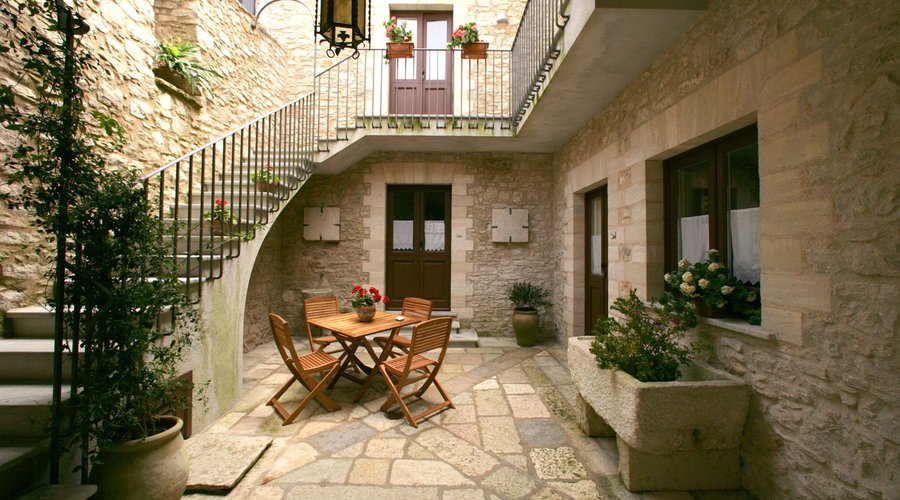 cortile comune piano terra
