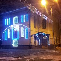 Фасад в ночное время