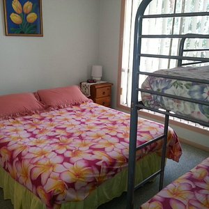 3 bedroom Luxury - Niaroo - front bedroom