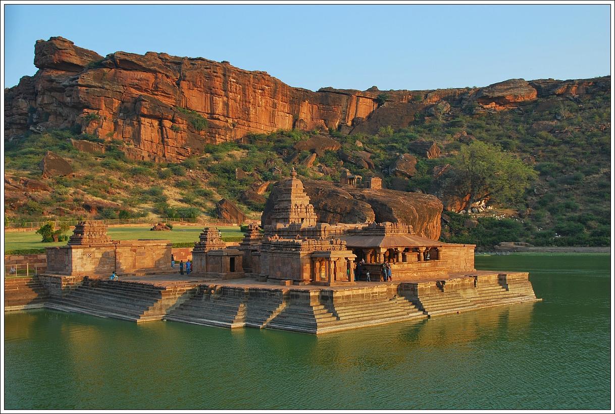 What makes Badami Caves complex in Karnataka so unique?, Karnataka - Times  of India Travel