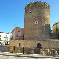 Altra vista del Torrione Angioino