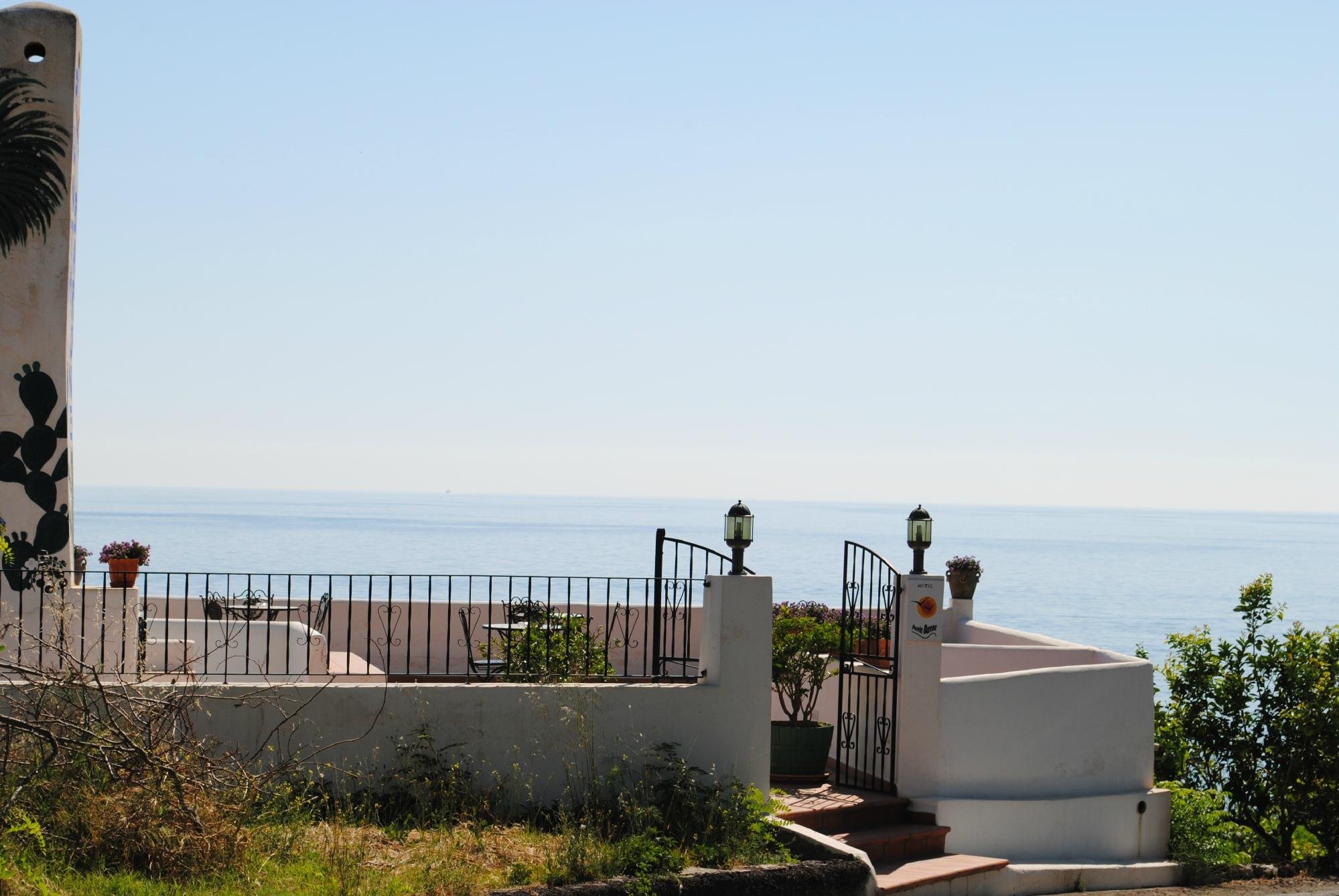 BED AND BREAKFAST DA SABINA B&B (Isola Di Salina, Isole Eolie): Prezzi ...