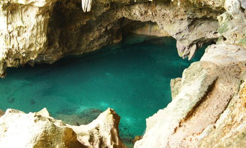 El lago de aguas azufradas.