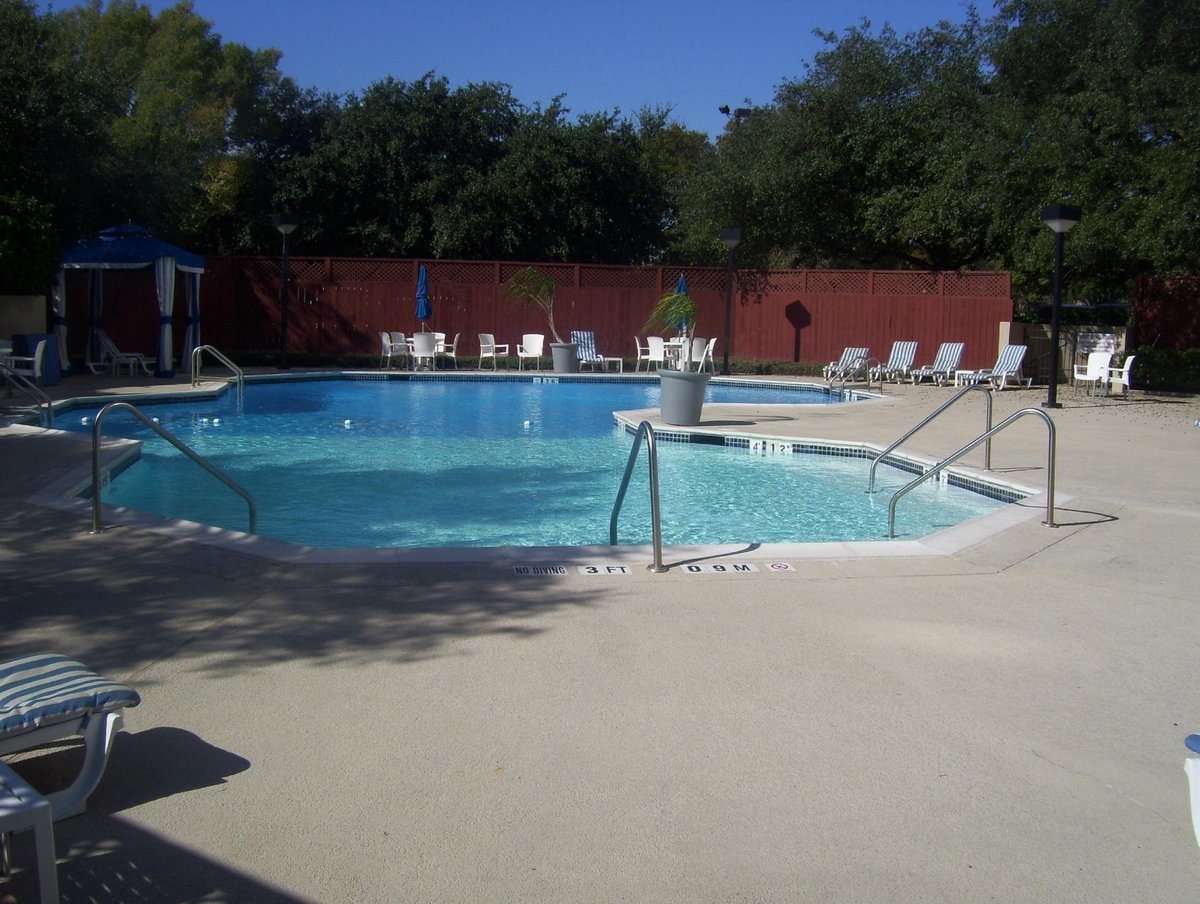 Sheraton North Houston at George Bush Intercontinental Pool Pictures ...