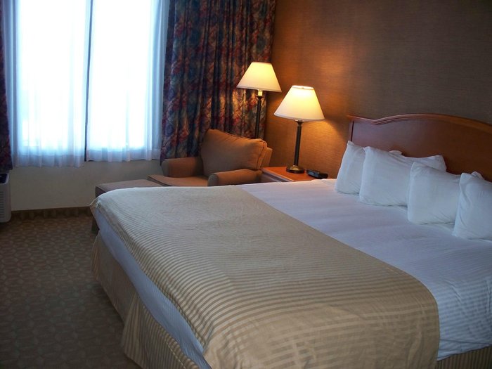 Ramada By Wyndham Watertown Bar Or Lounge: Pictures & Reviews - Tripadvisor