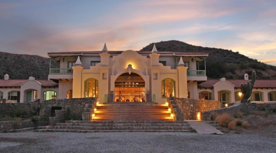 Front View - HOTEL HUACALERA