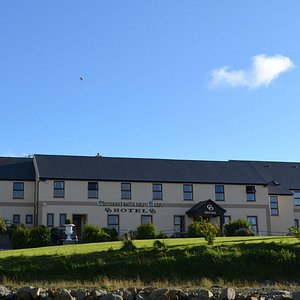 Caisleain Oir Hotel in Annagry, image may contain: Grass, Hotel, Office Building, Campus