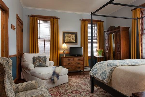 LANG HOUSE ON MAIN STREET BED AND BREAKFAST - Updated 2022 Prices & B&B ...