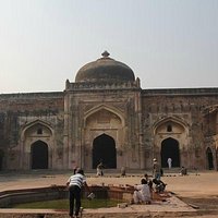 Khairul Manzil Masjid - The inside courtyard area and dome