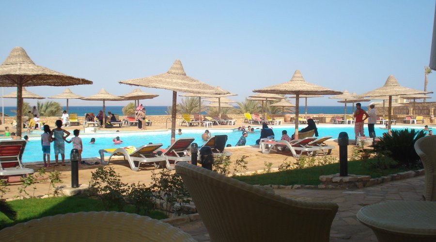حمام السباحة