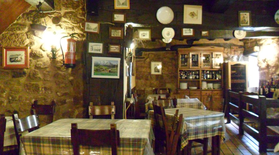 El comedor es cálido y muy acogedor.
