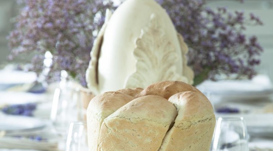 Pane servito caldo in tavola