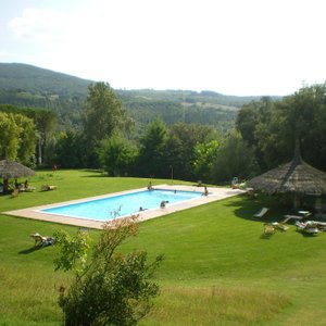 Vista della pisscina e del parco adiacente