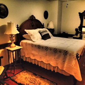 Downstairs bedroom - Mason Dixon line intersects