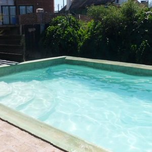                   la piscina
                