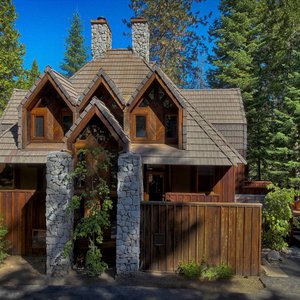 Little Ahwahnee Inn