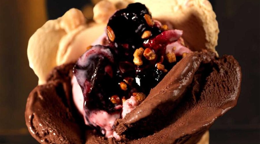 Rose-shaped ice cream