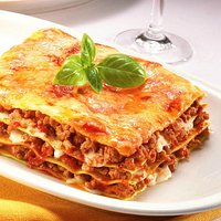 Deliziose lasagne fatte in casa alla bolognese.