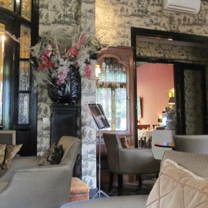                   Hotell's lounge
                